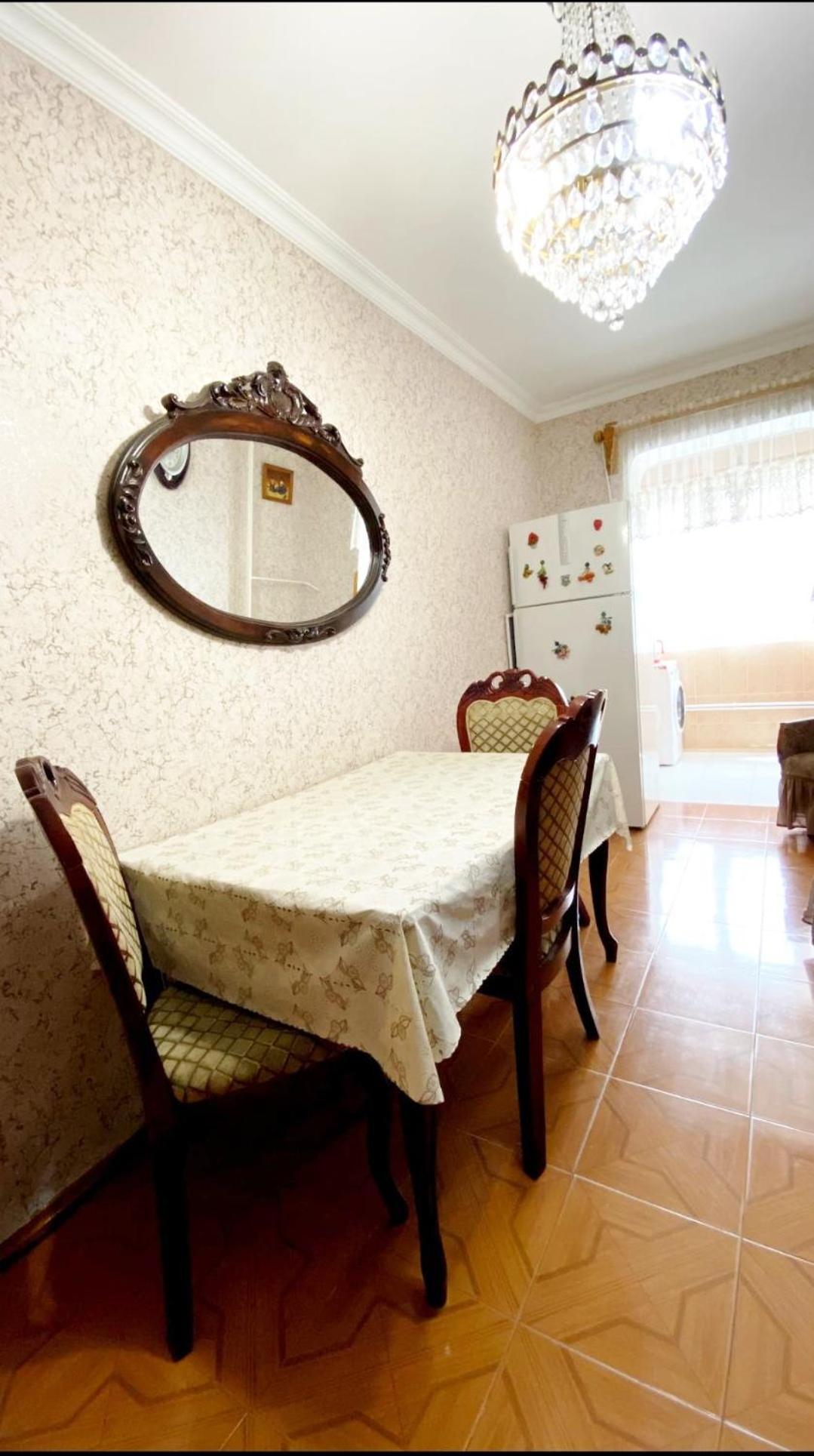 David,S Apartment In Palm Trees Alley On Agmashenebeli Kutaisi Exterior photo